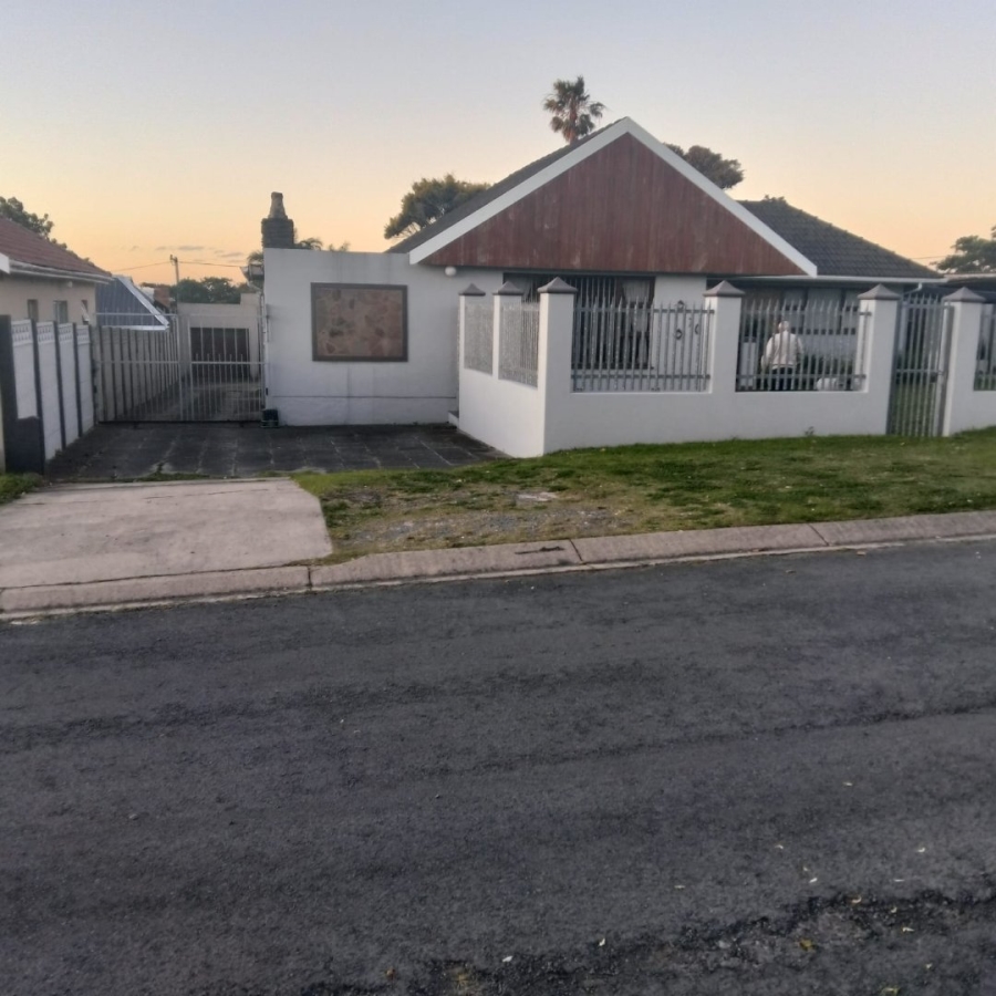 5 Bedroom Property for Sale in Greenfields Eastern Cape